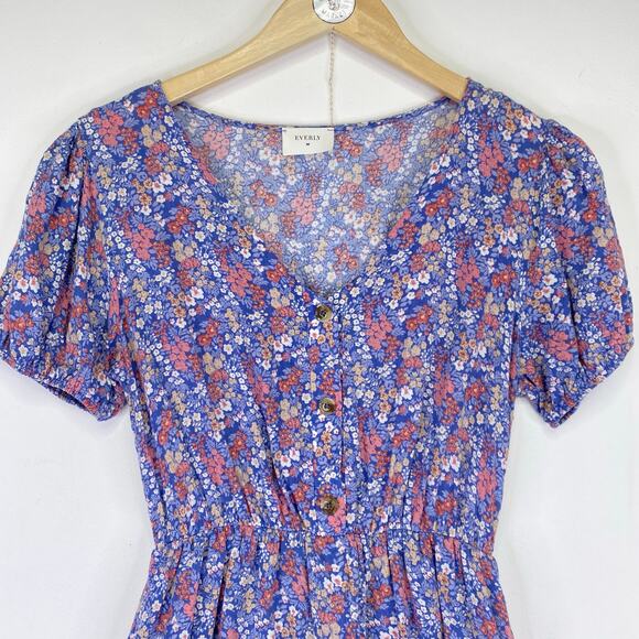 EVERLY Ditsy Floral A-Line Mini Dress Blue Red V-Neck Bohemian Cottagecore Sz M - Picture 2 of 7